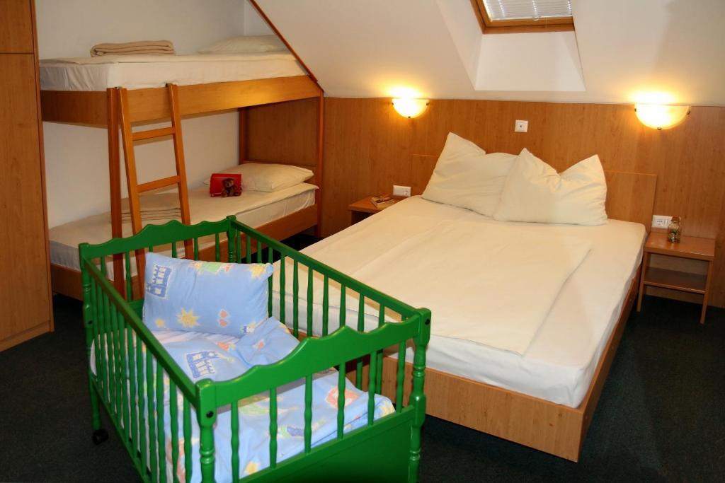 Hotel Oskar Zaplata Preddvor Bilik gambar